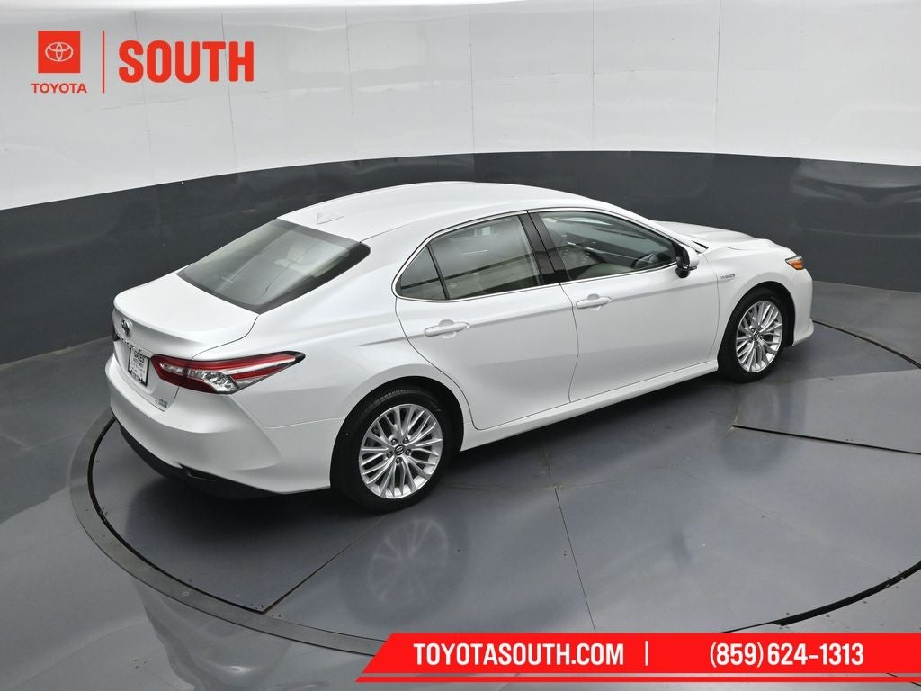 2020 Toyota Camry Hybrid XLE