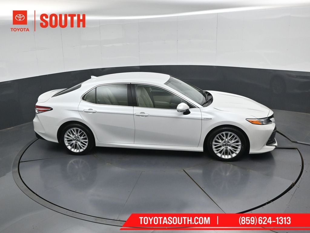2020 Toyota Camry Hybrid XLE