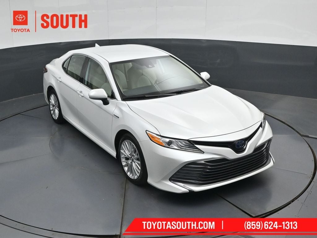 2020 Toyota Camry Hybrid XLE
