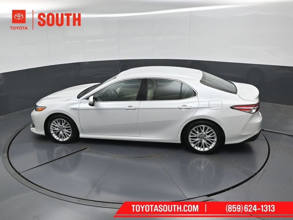 2020 Toyota Camry Hybrid XLE