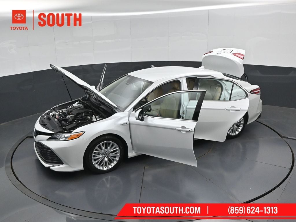 2020 Toyota Camry Hybrid XLE
