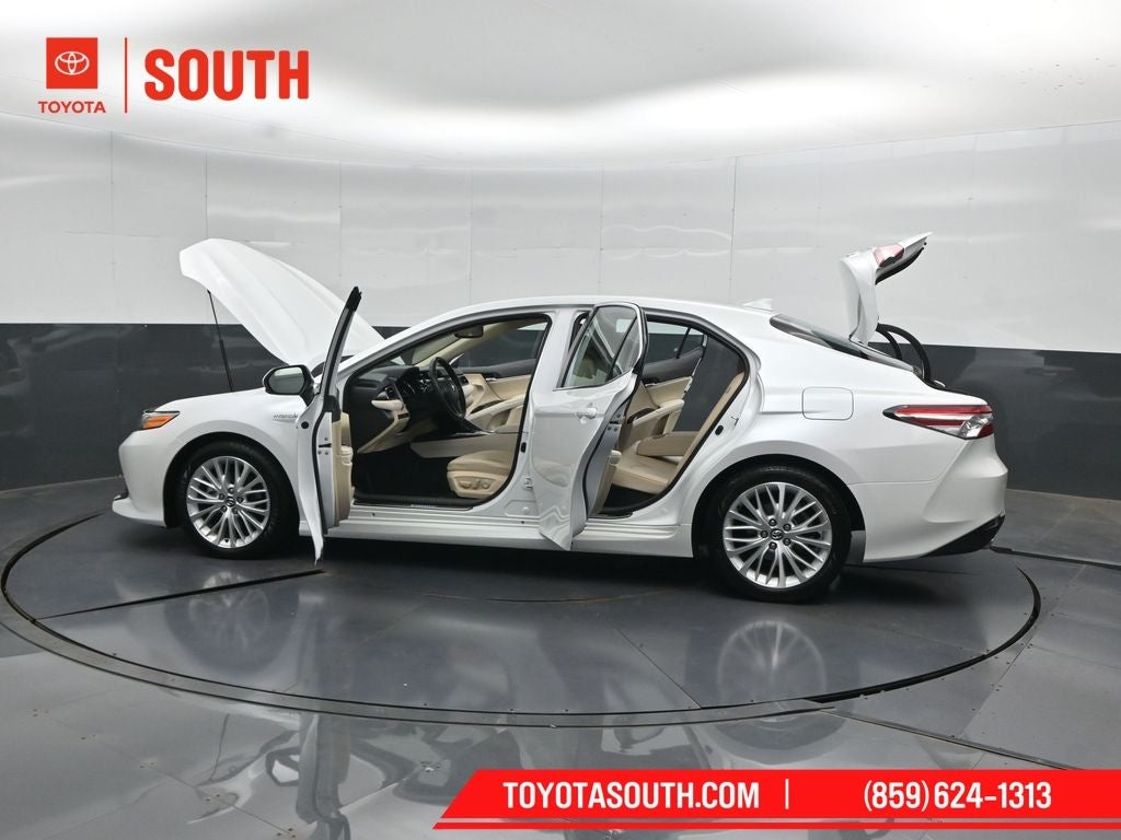 2020 Toyota Camry Hybrid XLE