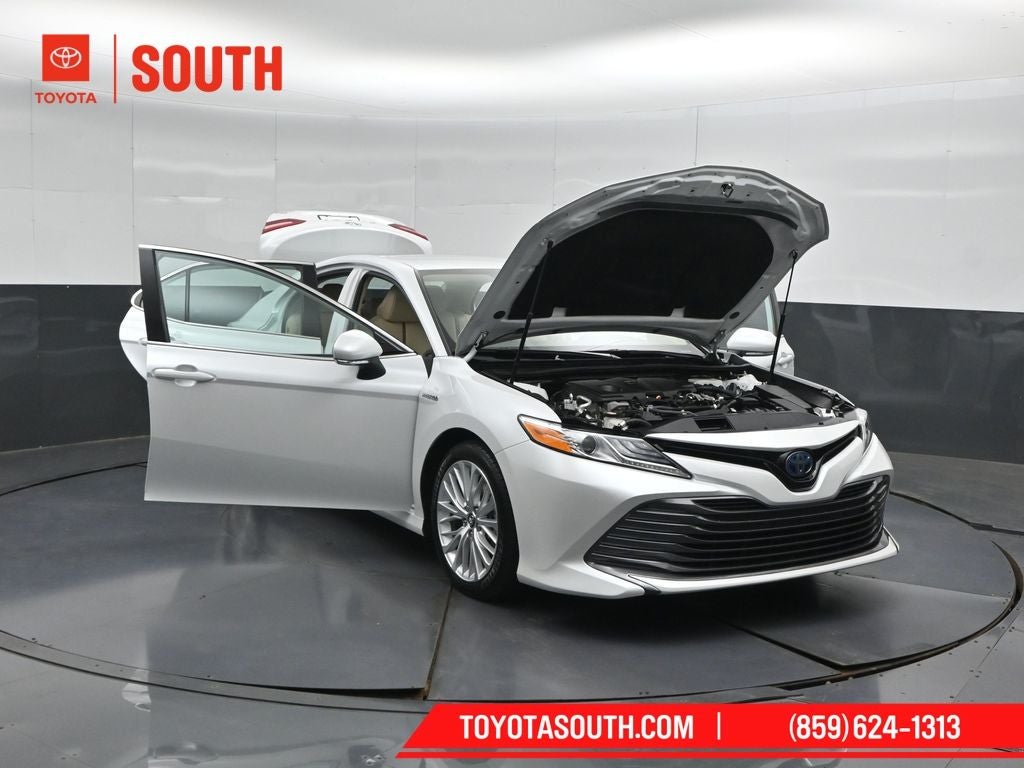 2020 Toyota Camry Hybrid XLE