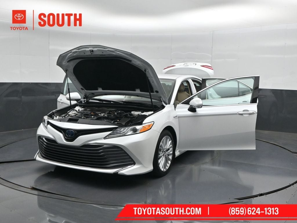 2020 Toyota Camry Hybrid XLE