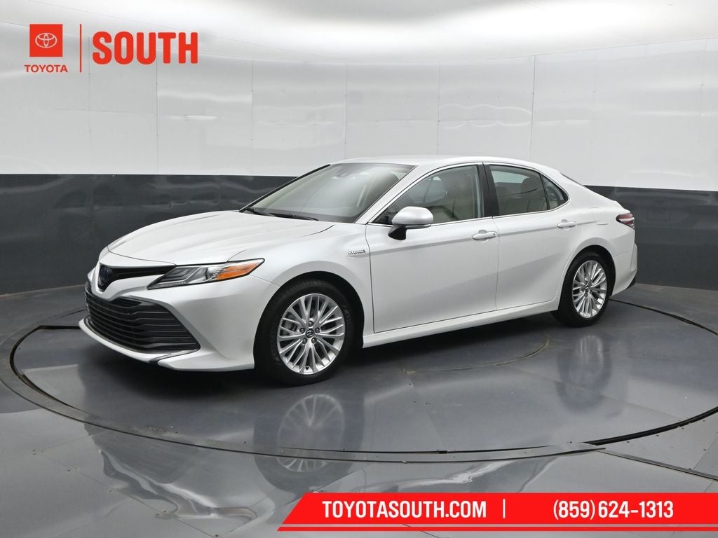 2020 Toyota Camry Hybrid XLE