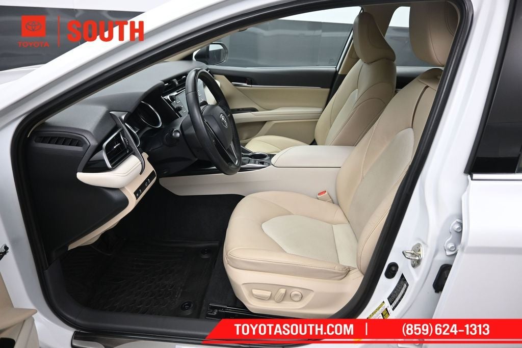 2020 Toyota Camry Hybrid XLE