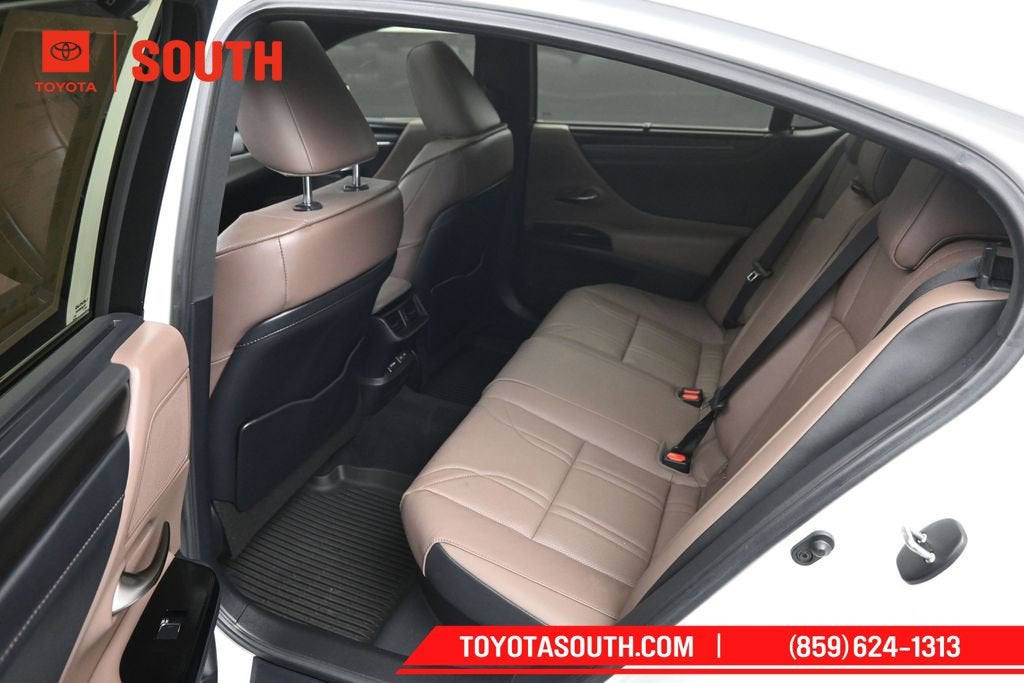 2025 Lexus ES 300h Ultra Luxury