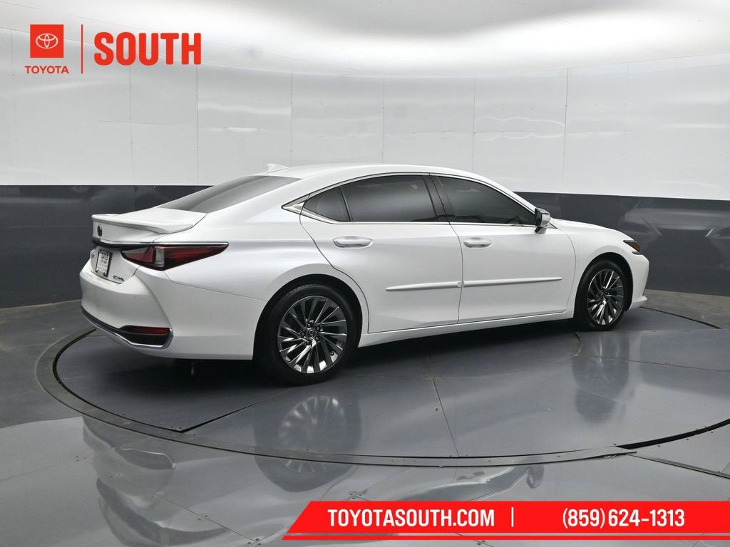 2025 Lexus ES 300h Ultra Luxury
