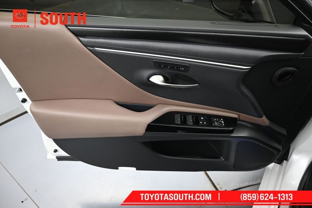 2025 Lexus ES 300h Ultra Luxury