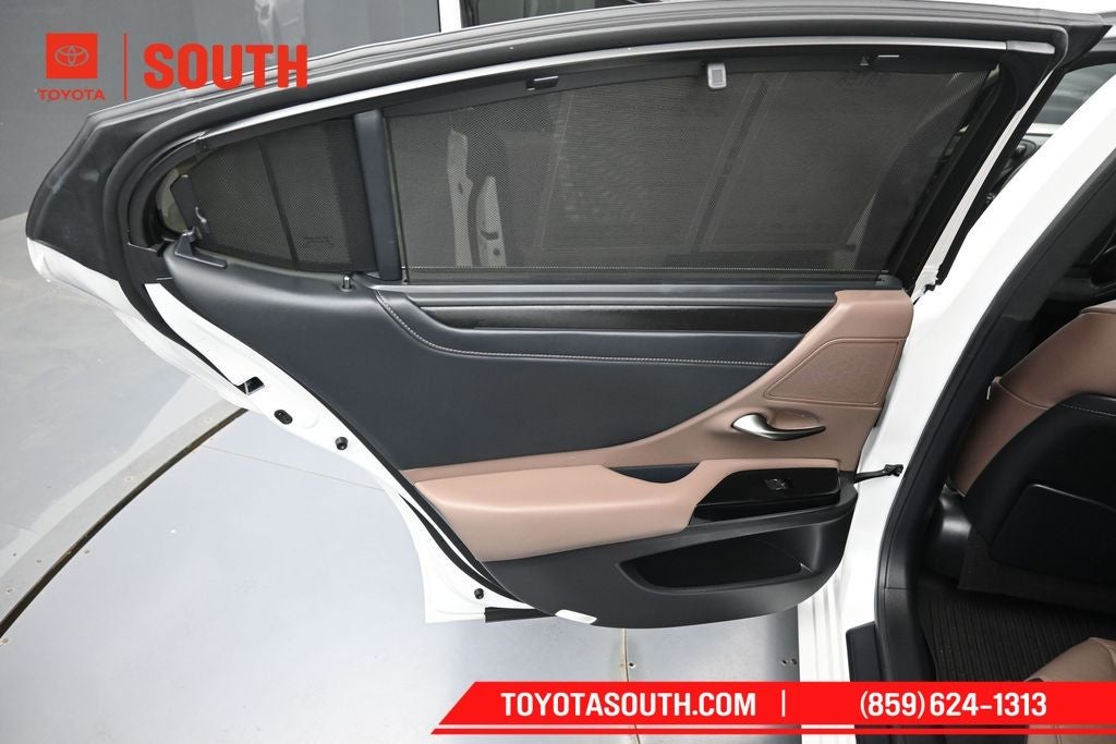 2025 Lexus ES 300h Ultra Luxury