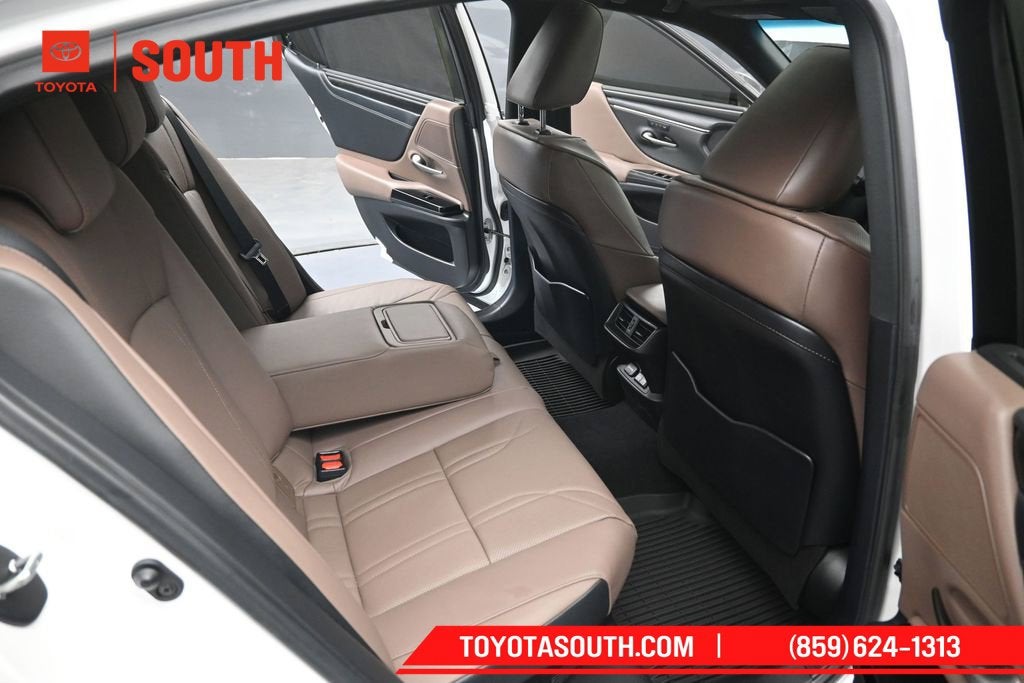 2025 Lexus ES 300h Ultra Luxury