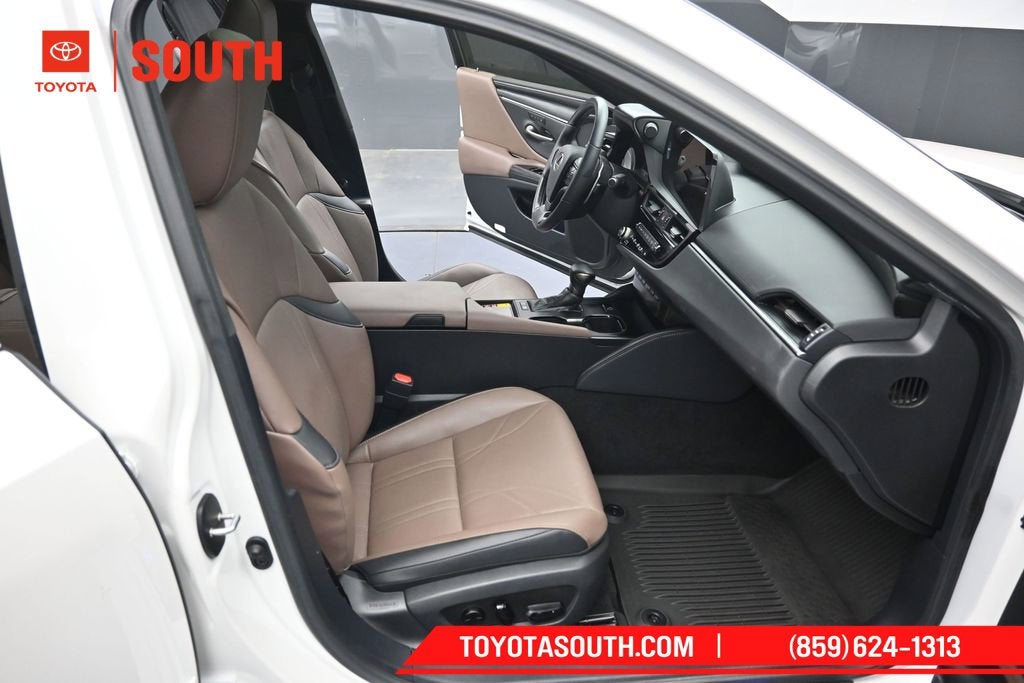 2025 Lexus ES 300h Ultra Luxury