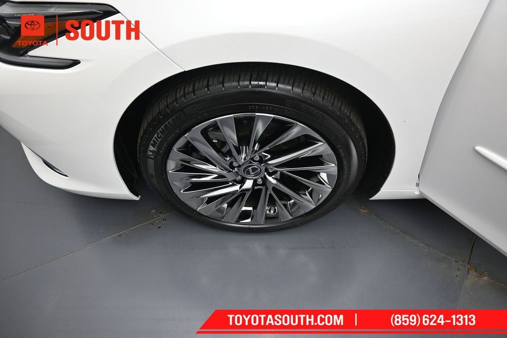 2025 Lexus ES 300h Ultra Luxury