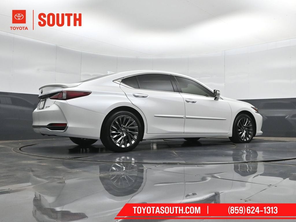 2025 Lexus ES 300h Ultra Luxury