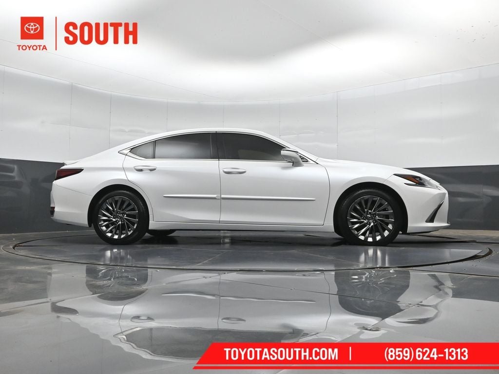 2025 Lexus ES 300h Ultra Luxury