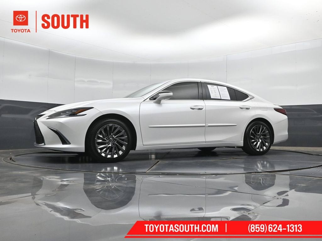 2025 Lexus ES 300h Ultra Luxury