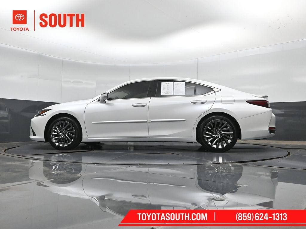 2025 Lexus ES 300h Ultra Luxury