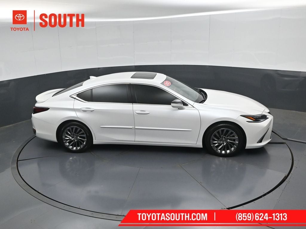 2025 Lexus ES 300h Ultra Luxury