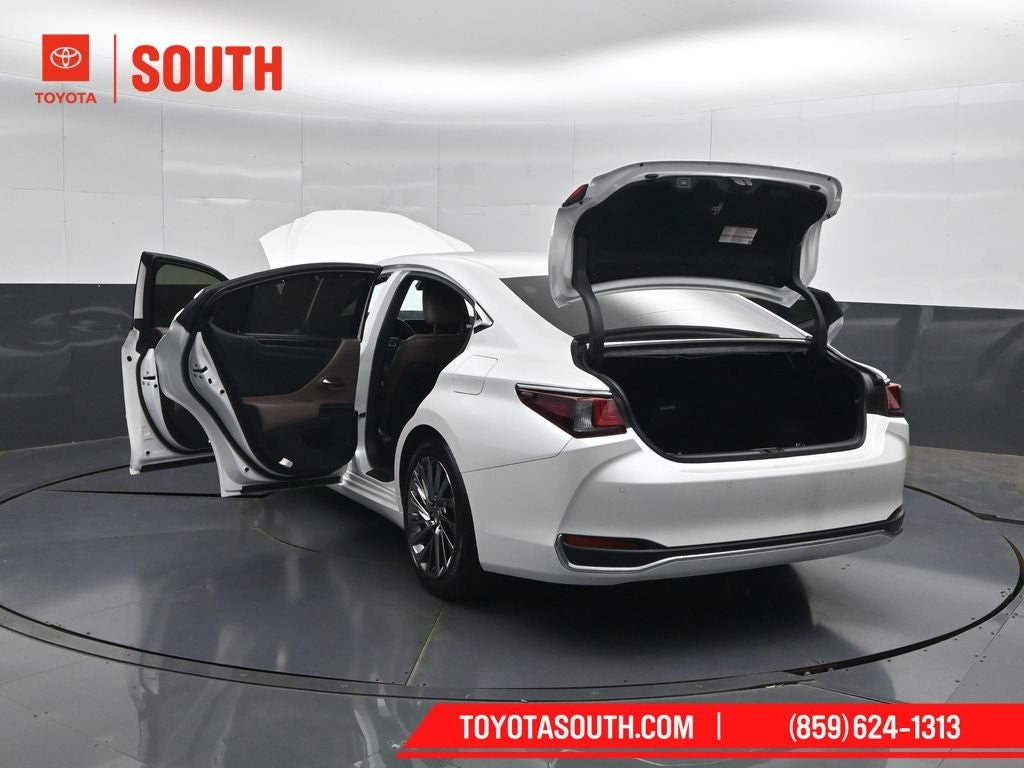 2025 Lexus ES 300h Ultra Luxury