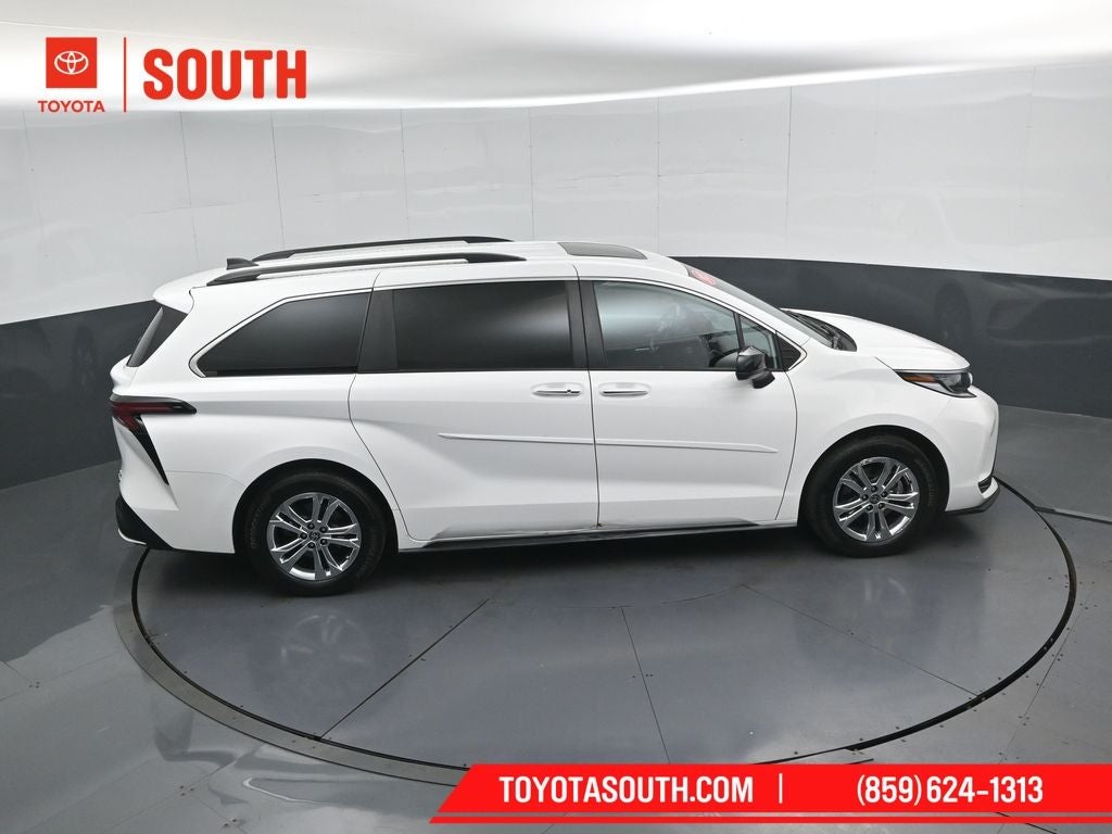 2023 Toyota Sienna XSE 7 Passenger