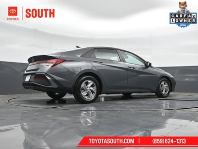 2025 Hyundai Elantra SE