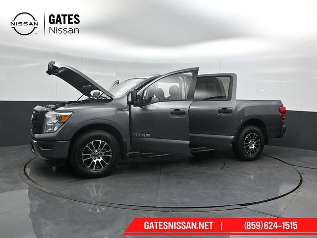 2024 Nissan Titan SV Convenience & Utility Package