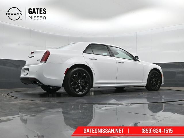 2022 Chrysler 300 Touring