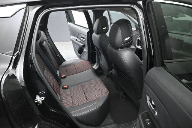 2027 Nissan Kicks SR