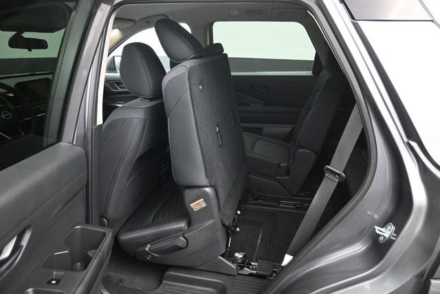 2023 Nissan Pathfinder SV
