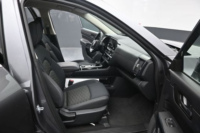 2023 Nissan Pathfinder SV