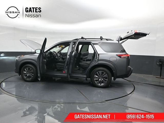2023 Nissan Pathfinder SV