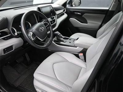2022 Toyota Highlander Hybrid XLE