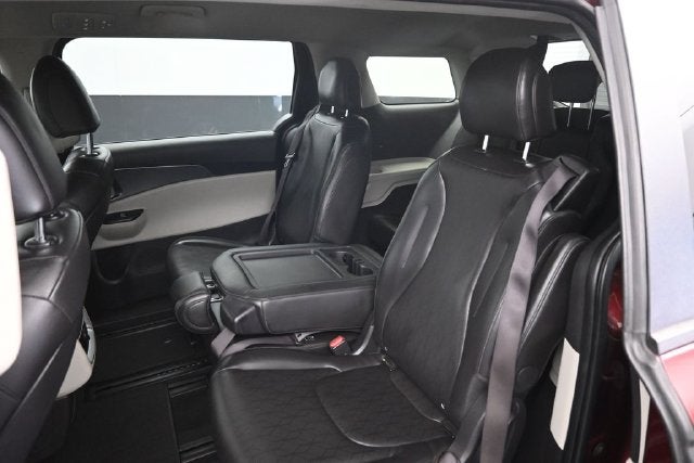 2023 Kia Carnival LX Seat Package