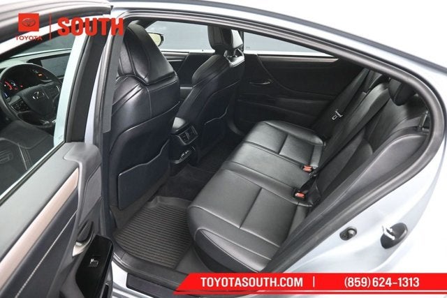 2023 Lexus ES ES 300h F SPORT Handling