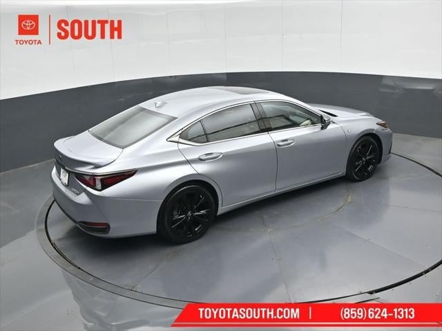2023 Lexus ES ES 300h F SPORT Handling