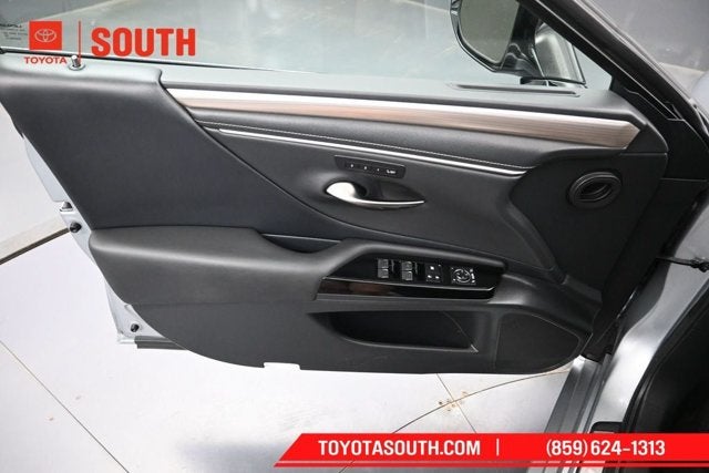 2023 Lexus ES ES 300h F SPORT Handling