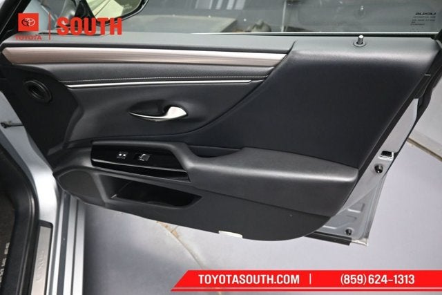 2023 Lexus ES ES 300h F SPORT Handling