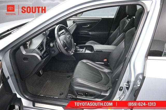 2023 Lexus ES ES 300h F SPORT Handling