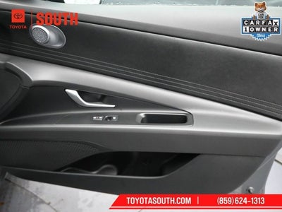 2025 Hyundai Elantra SE