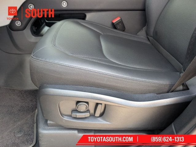 2025 Land Rover Defender S