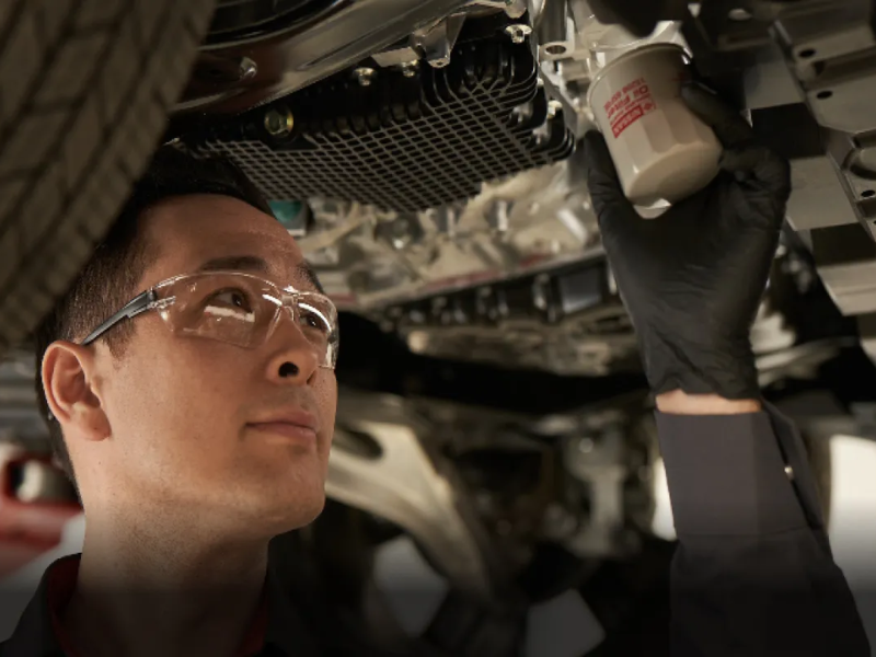 Nissan-trained technician performing an oil change at Gates Nissan in Richmond, Kentucky